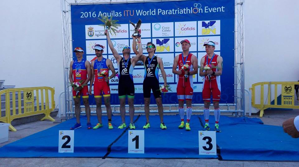 Héctor Català, miembro del Team LensSport, plata en PT5 en Serie Mundial de Paratriatlón y Campeón en Acuatlón